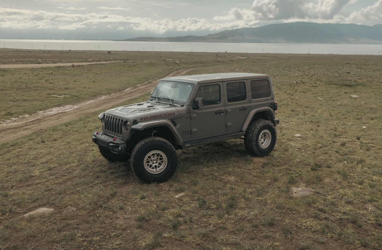 2020 Jeep Wrangler - KMC GRENADE CRAWL BEADLOCK - Machined | KMC